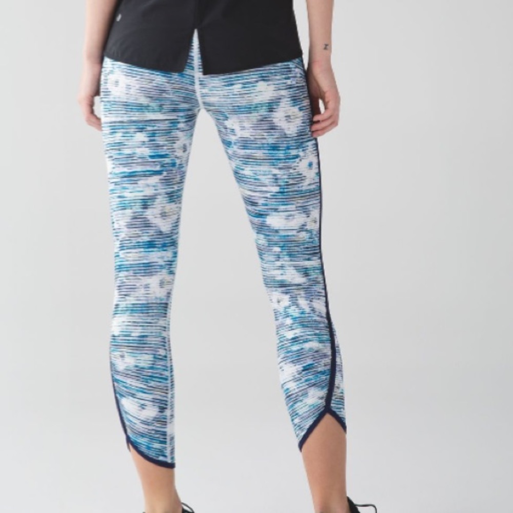 Lululemon Real Quick Tight
Blurry Belle Multi / Hero Blue Size 4